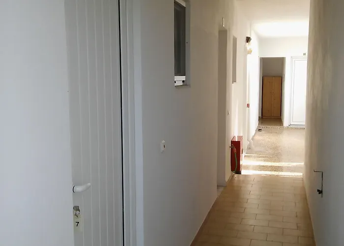 玛丽亚公寓酒店 哈拉奇